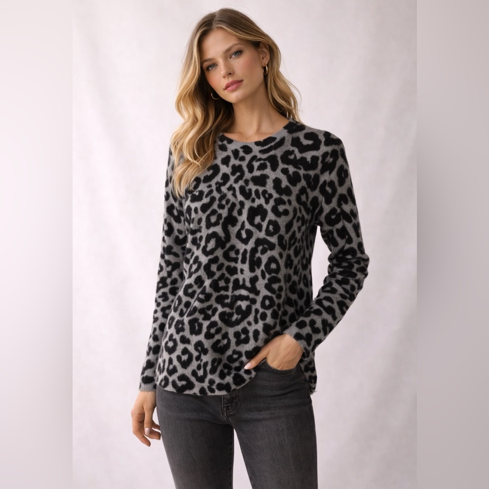 Saks Fifth Avenue Cashmere Leopard Print Sweater – Size XS 🐆